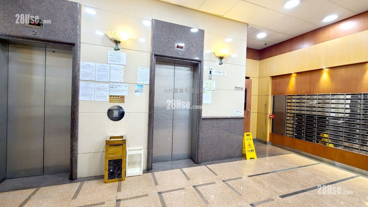 Lobby: Liberty Mansion Rental Studio , 1 Bathroom 308 ft²