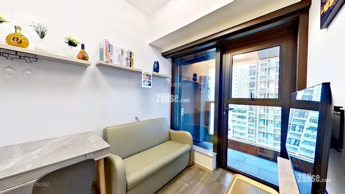 living room: Bright Moon Rental 1 Bedroom , 1 Bathroom 283 ft²