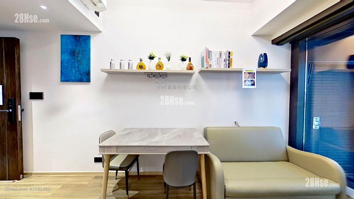 living room: Bright Moon Rental 1 Bedroom , 1 Bathroom 283 ft²