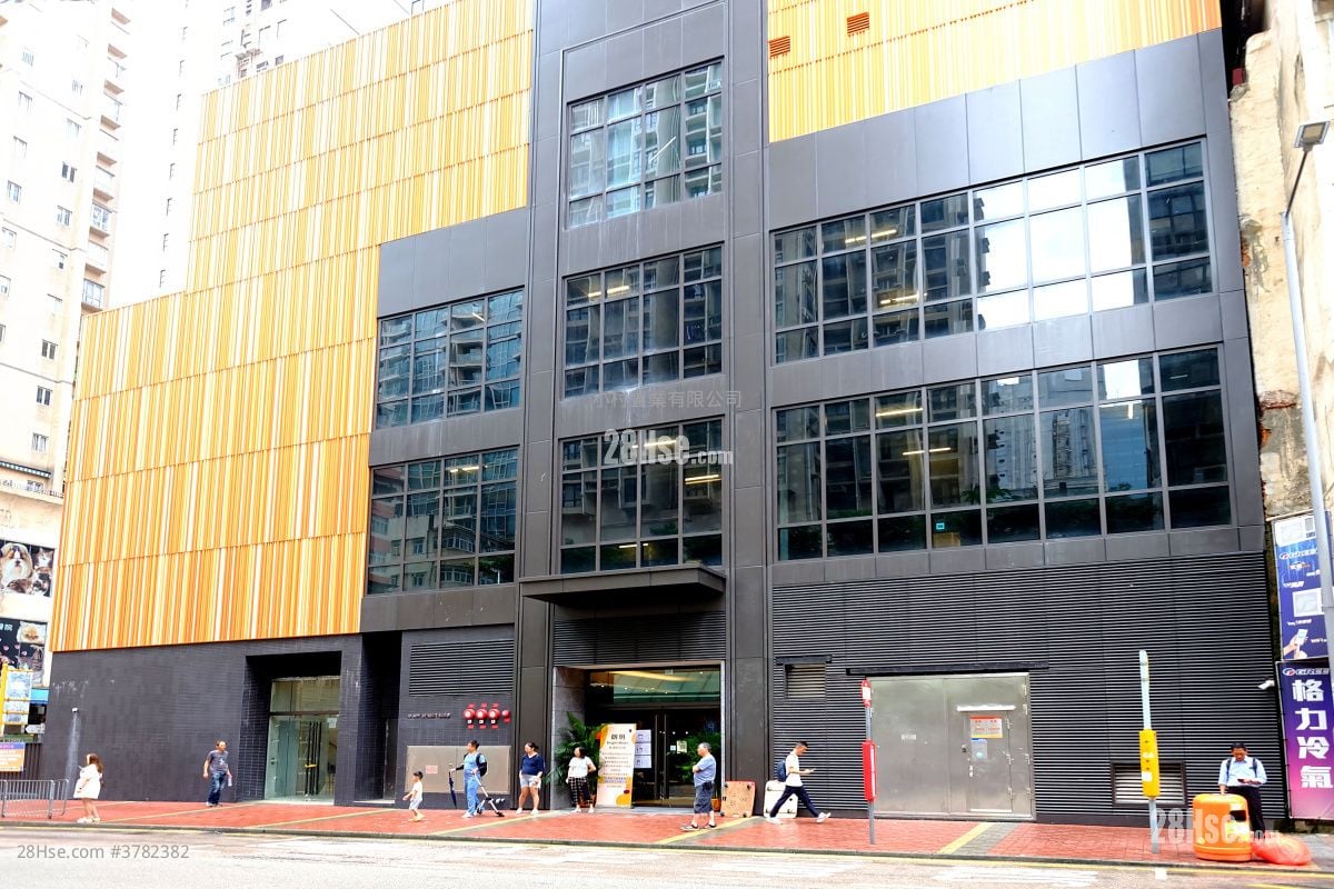 building outlook: Bright Moon Rental 1 Bedroom , 1 Bathroom 283 ft²