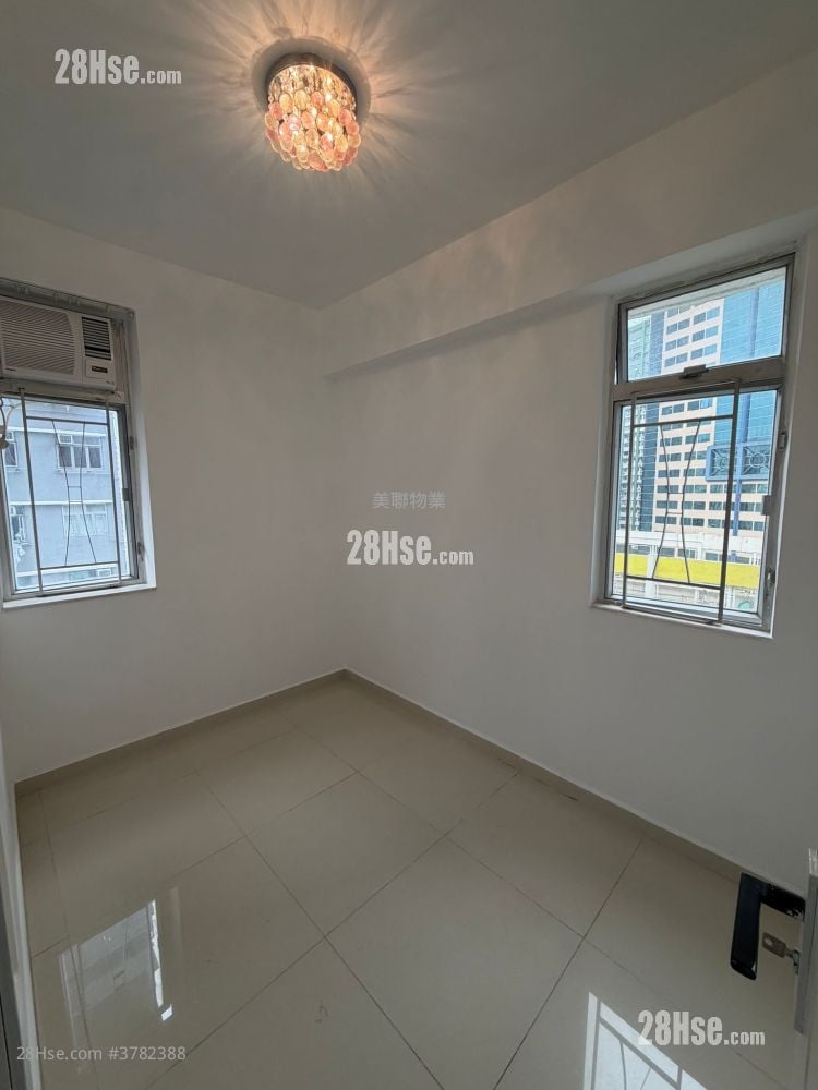 Kwai Dao Building Sell 2 Bedrooms , 1 Bathroom 355 ft²