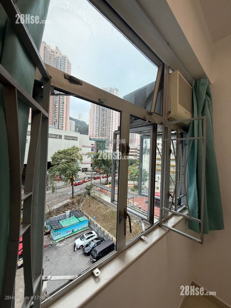 Kwai Dao Building Sell 2 Bedrooms , 1 Bathroom 355 ft²