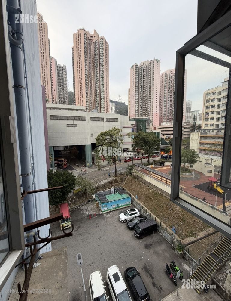 Kwai Dao Building Sell 2 Bedrooms , 1 Bathroom 355 ft²