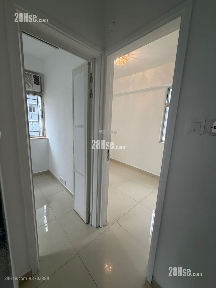 Kwai Dao Building Sell 2 Bedrooms , 1 Bathroom 355 ft²