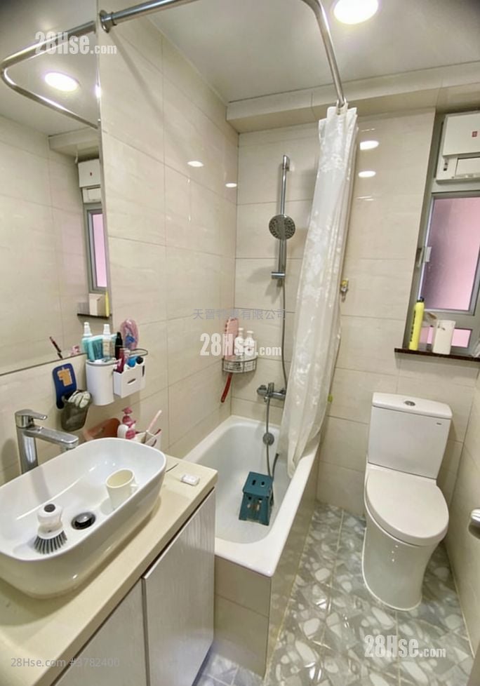Hunghom Bay Centre Sell 3 Bedrooms , 1 Bathroom 956 ft²