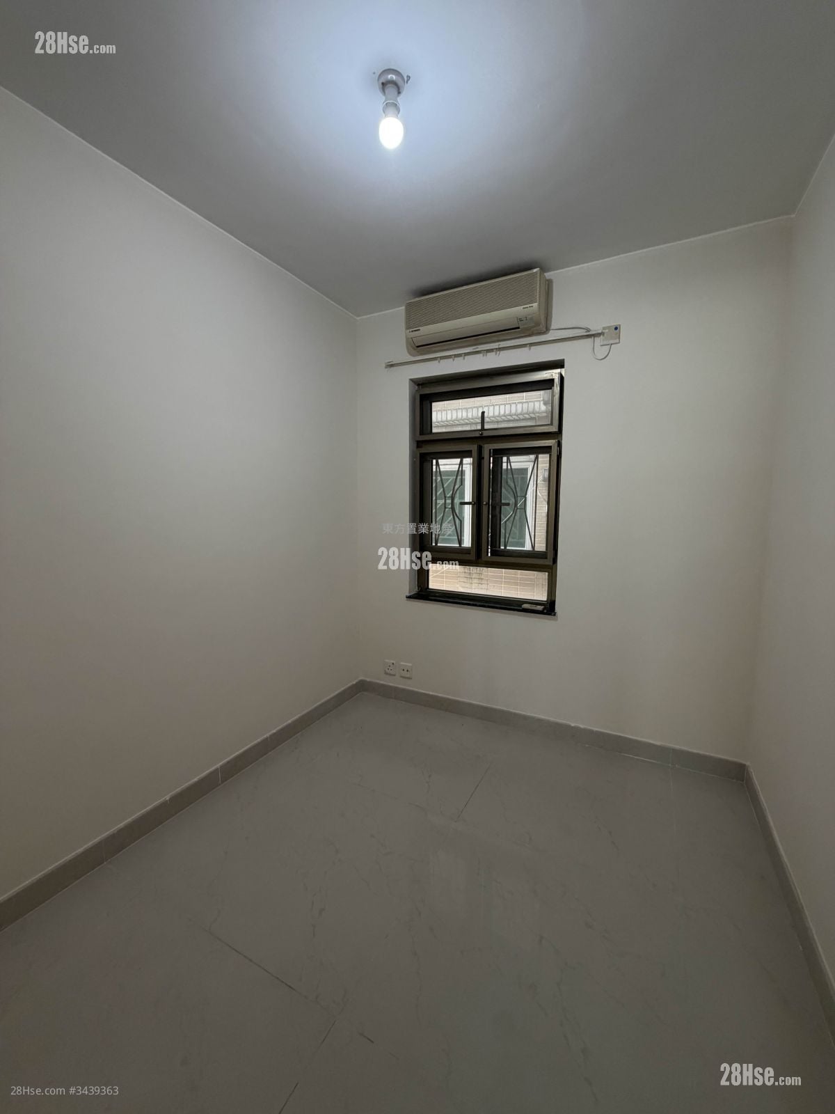 村屋 租盘 3 房 , 2 浴室 700 平方尺