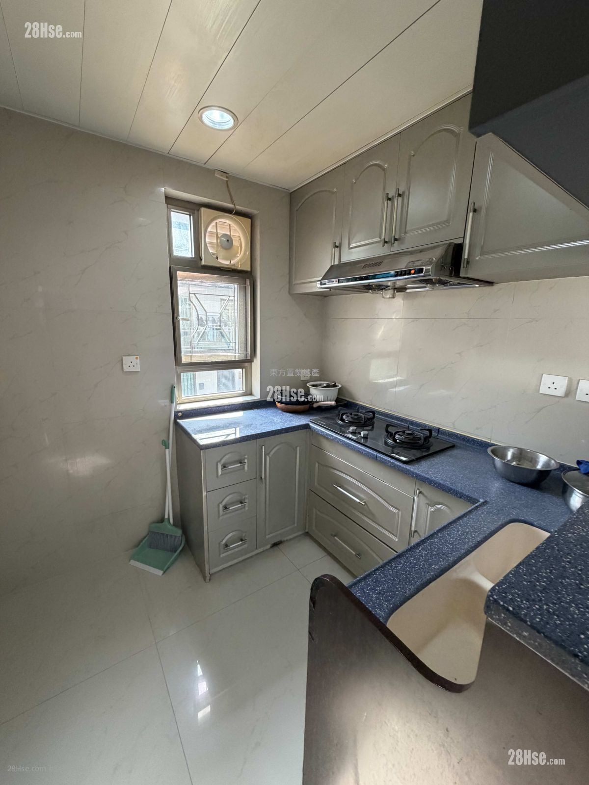 村屋 租盘 3 房 , 2 浴室 700 平方尺