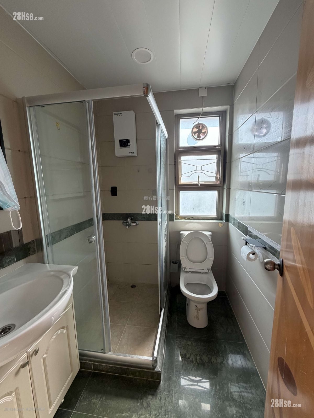 村屋 租盘 3 房 , 2 浴室 700 平方尺