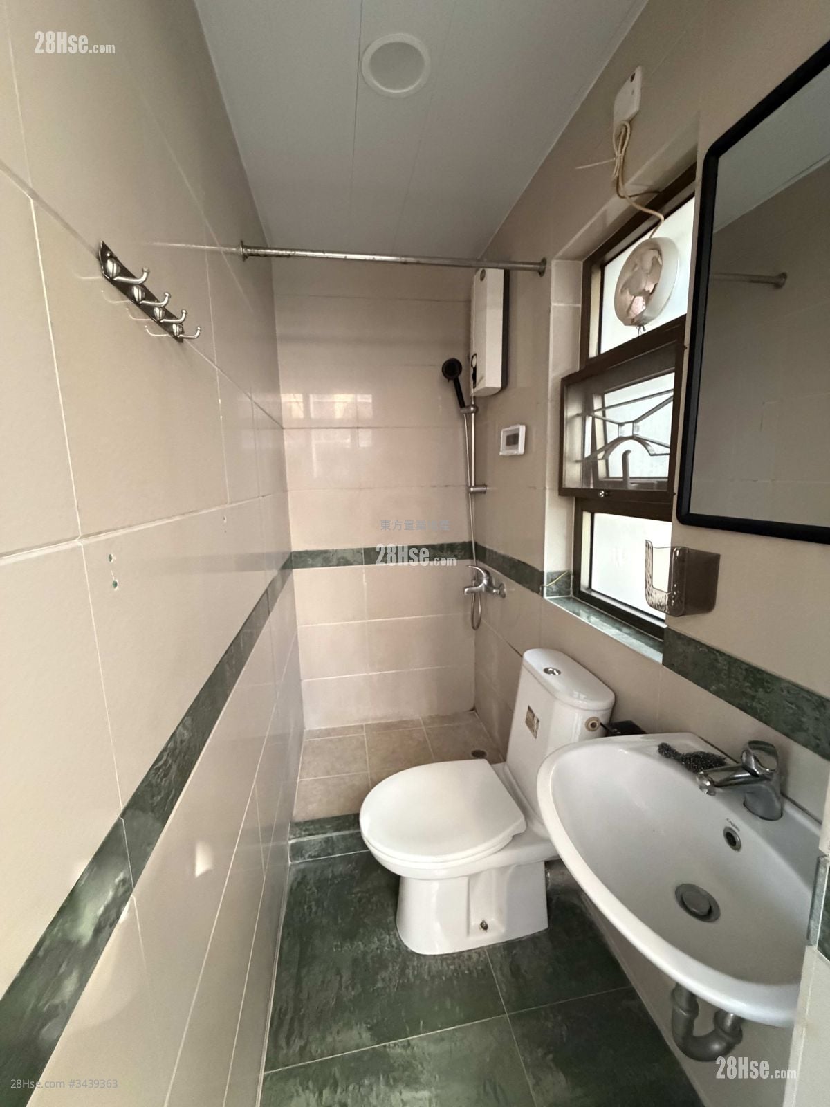 村屋 租盘 3 房 , 2 浴室 700 平方尺