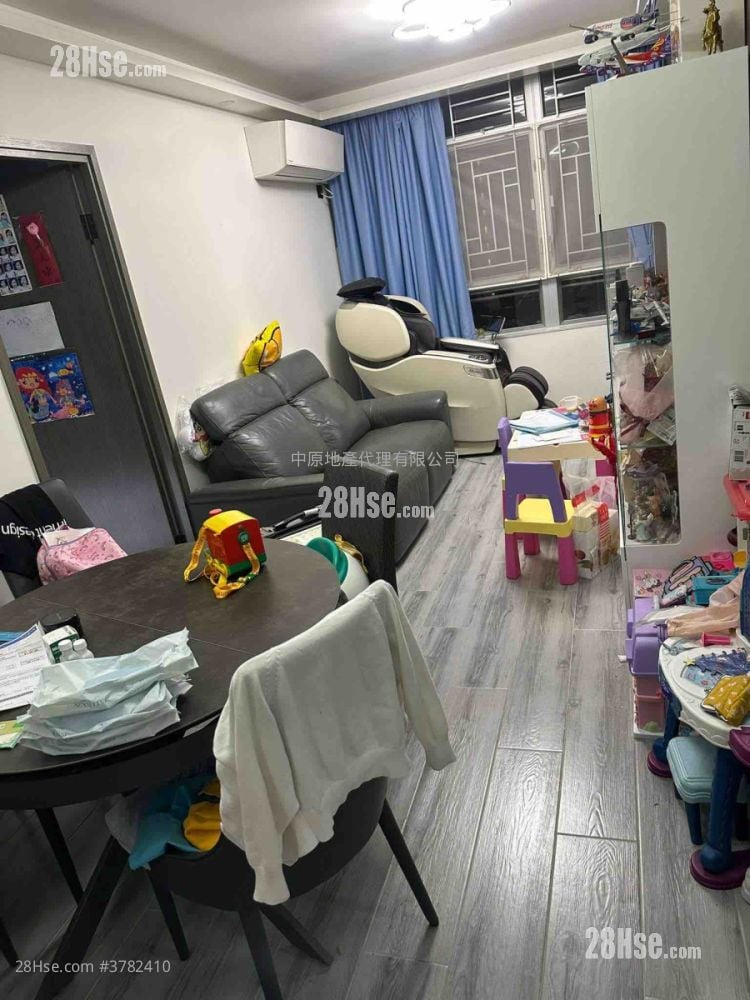 Hoi Lok Court Sell 3 Bedrooms 631 ft²