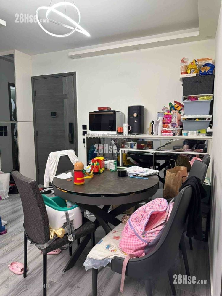 Hoi Lok Court Sell 3 Bedrooms 631 ft²