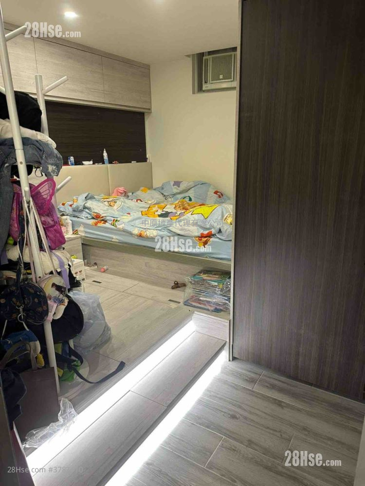 Hoi Lok Court Sell 3 Bedrooms 631 ft²