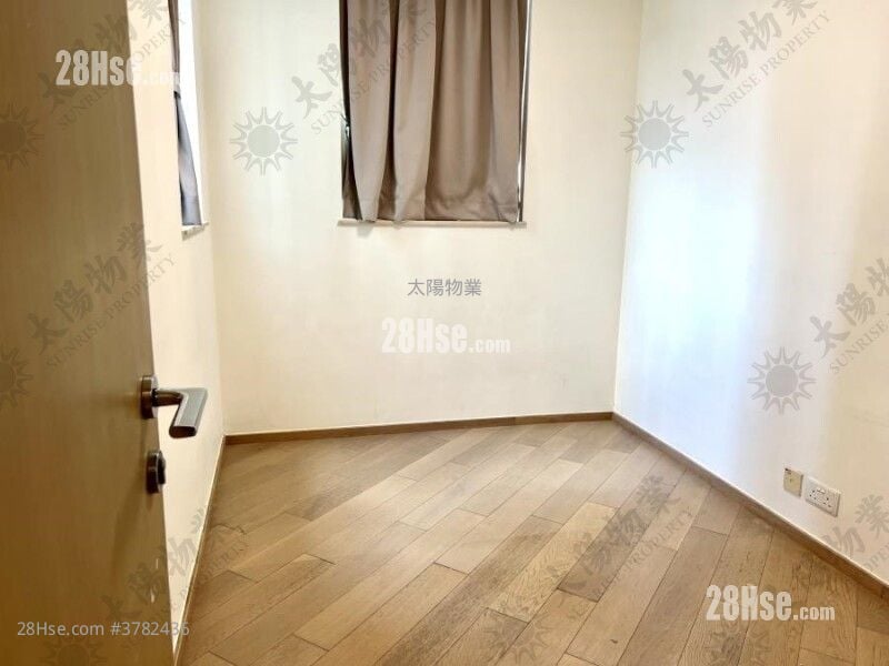 Harbour Place Sell 3 Bedrooms 590 ft²