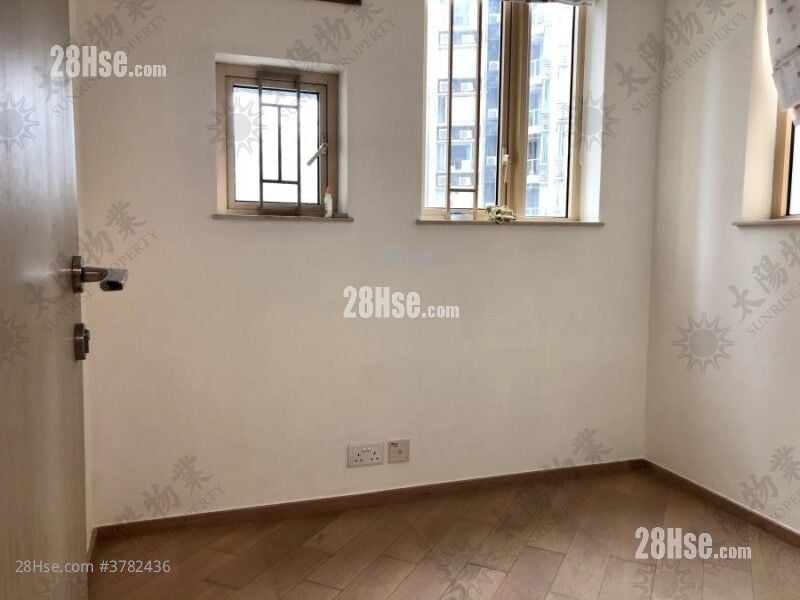 Harbour Place Sell 3 Bedrooms 590 ft²