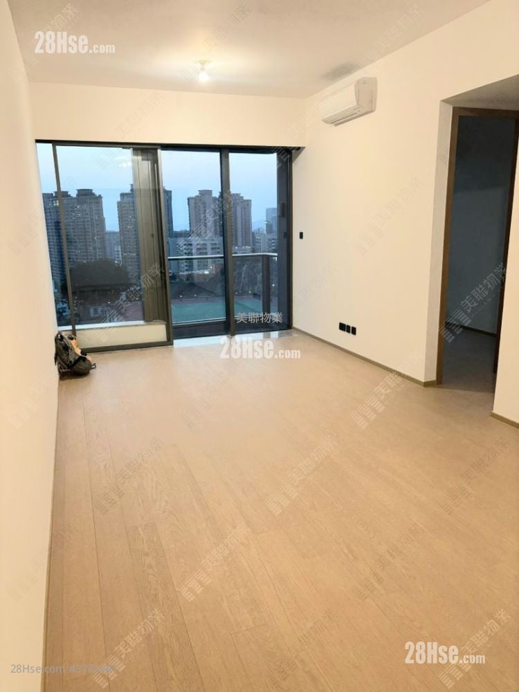 In One Rental 3 Bedrooms , 3 Bathrooms 941 ft²