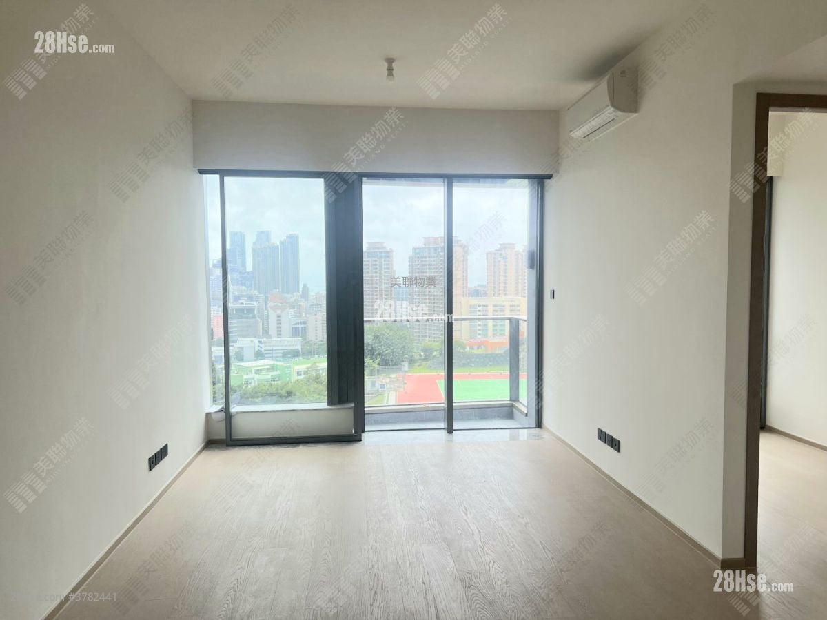 In One Rental 3 Bedrooms , 3 Bathrooms 941 ft²