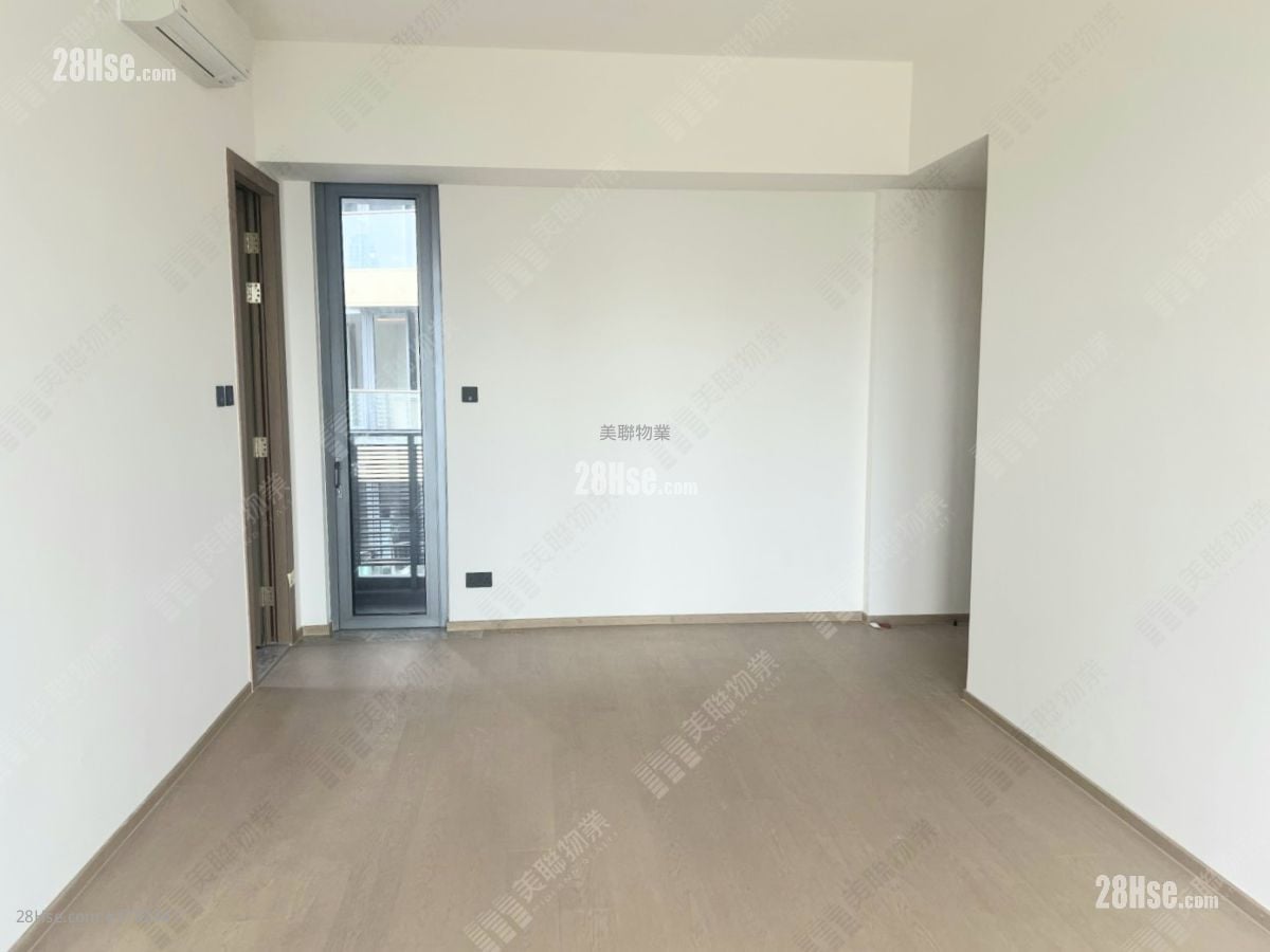 In One Rental 3 Bedrooms , 3 Bathrooms 941 ft²