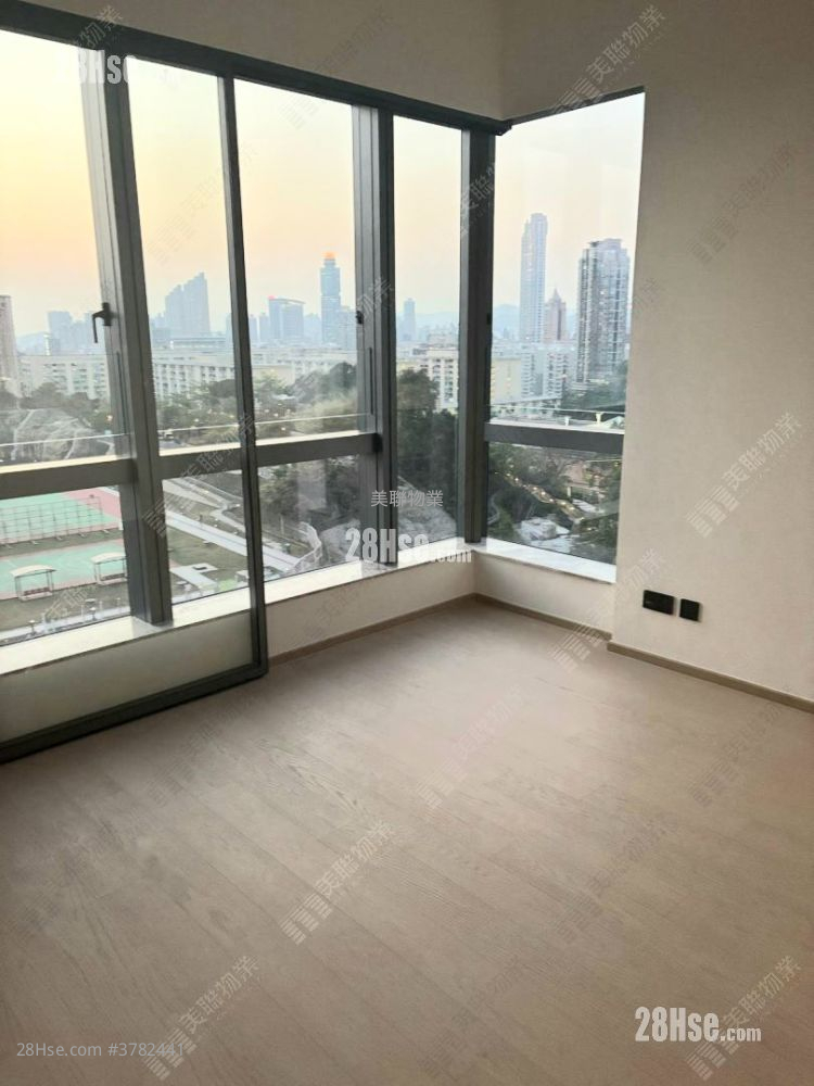 In One Rental 3 Bedrooms , 3 Bathrooms 941 ft²