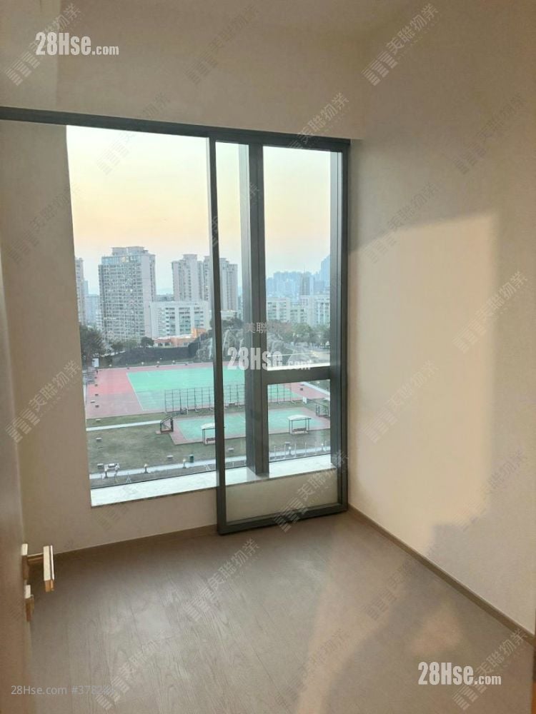 In One Rental 3 Bedrooms , 3 Bathrooms 941 ft²