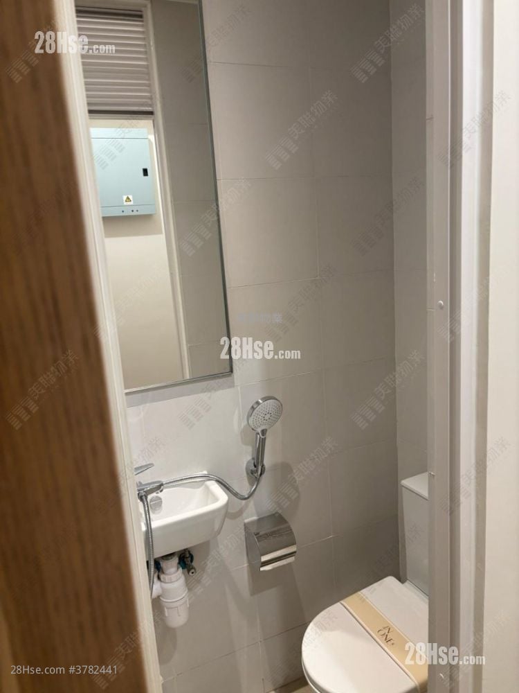 In One Rental 3 Bedrooms , 3 Bathrooms 941 ft²