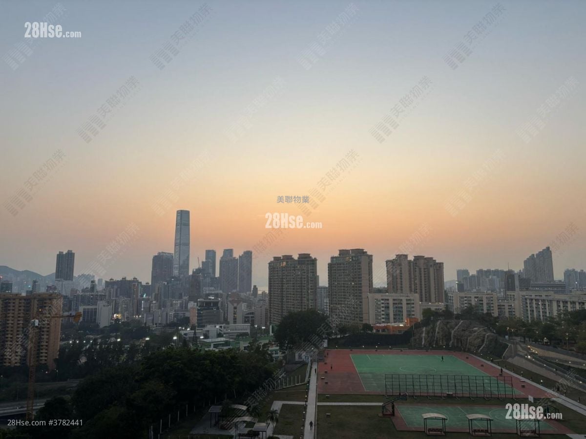 In One Rental 3 Bedrooms , 3 Bathrooms 941 ft²