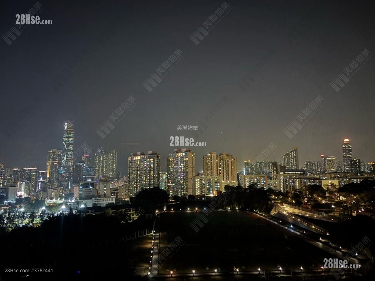 In One Rental 3 Bedrooms , 3 Bathrooms 941 ft²