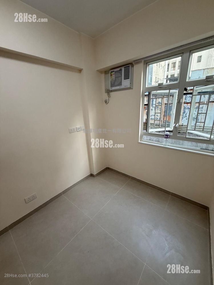 Granville Building Rental Studio , 1 Bathroom 180 ft²