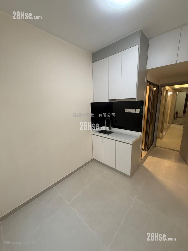 Granville Building Rental Studio , 1 Bathroom 180 ft²