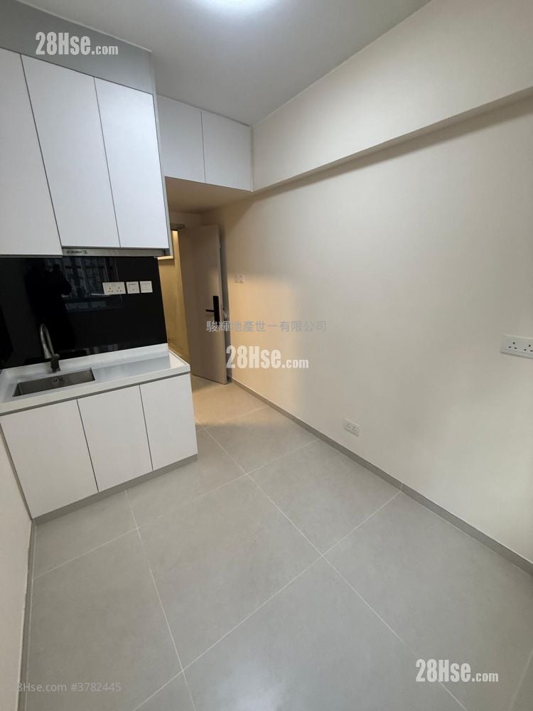 Granville Building Rental Studio , 1 Bathroom 180 ft²