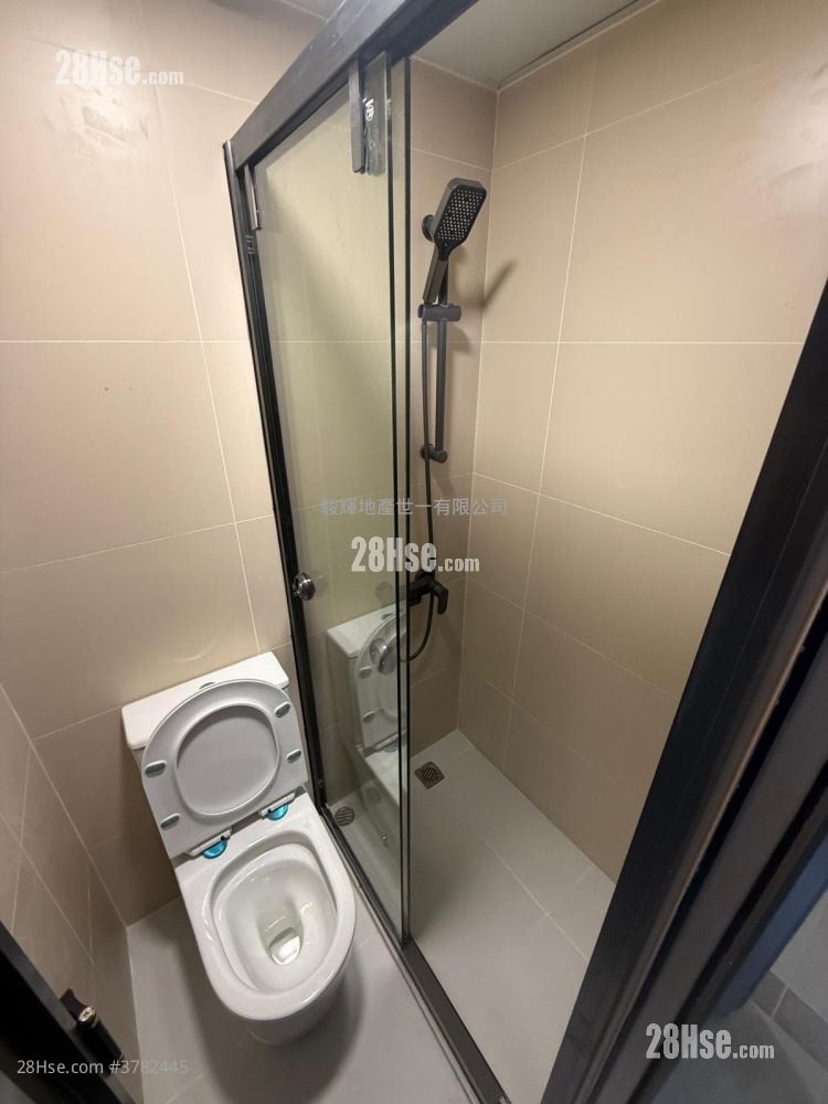 Granville Building Rental Studio , 1 Bathroom 180 ft²