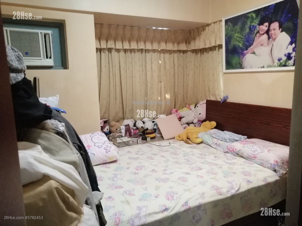 Aquamarine Sell 2 Bedrooms , 1 Bathroom 496 ft²