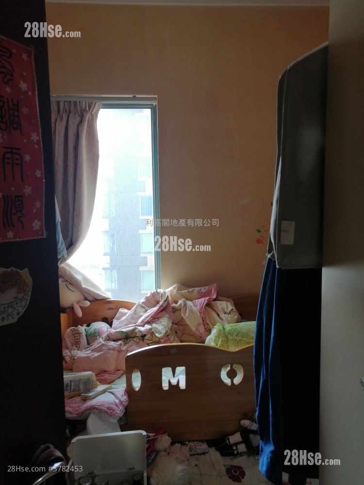 Aquamarine Sell 2 Bedrooms , 1 Bathroom 496 ft²