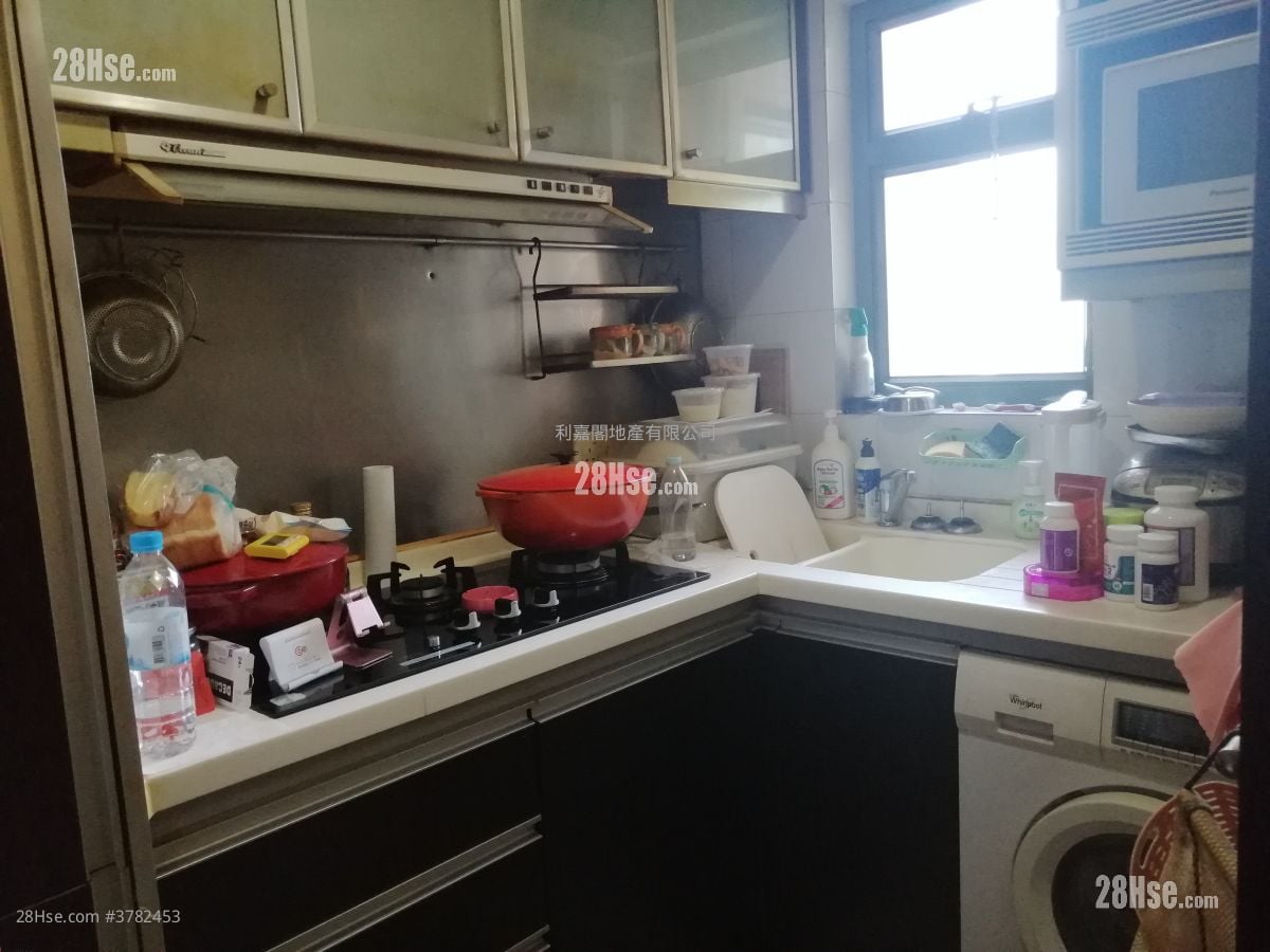 Aquamarine Sell 2 Bedrooms , 1 Bathroom 496 ft²