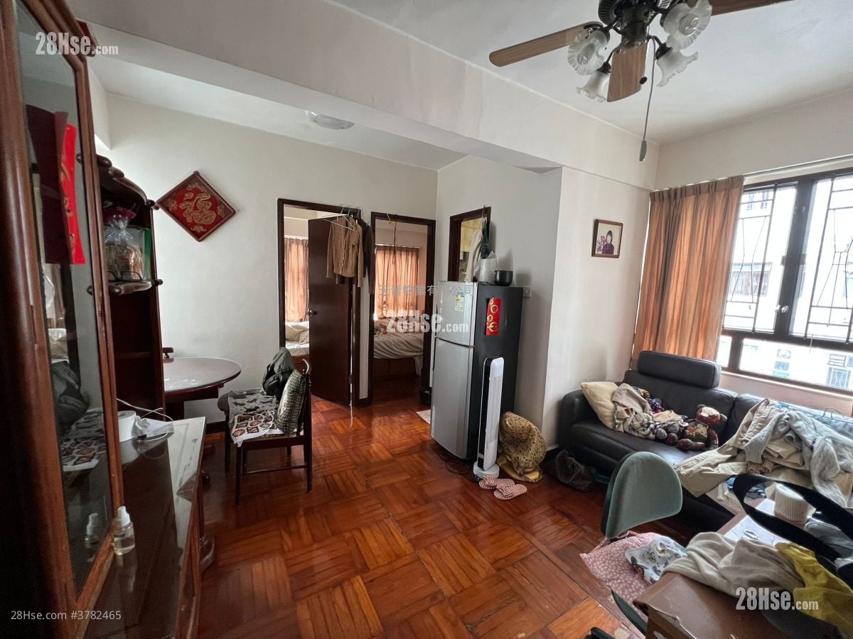 Pau Chung Building Sell 2 Bedrooms , 1 Bathroom 330 ft²
