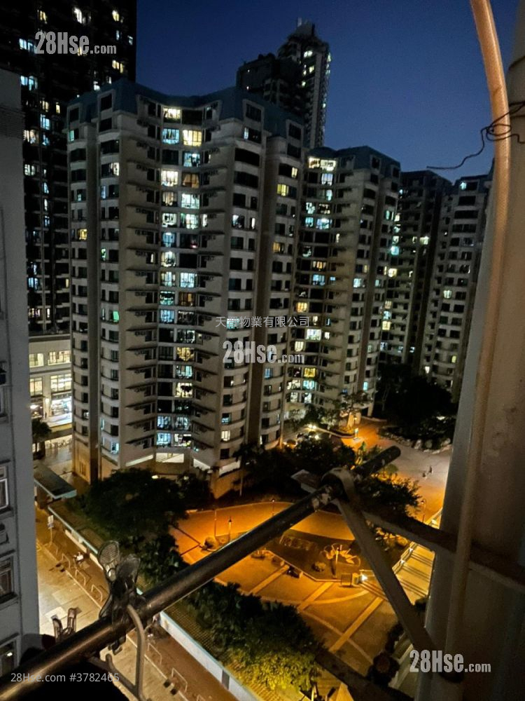 Pau Chung Building Sell 2 Bedrooms , 1 Bathroom 330 ft²