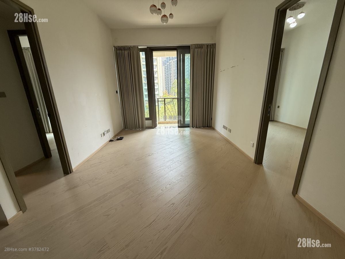 living room: Grand Homm Rental 2 Bedrooms 934 ft²