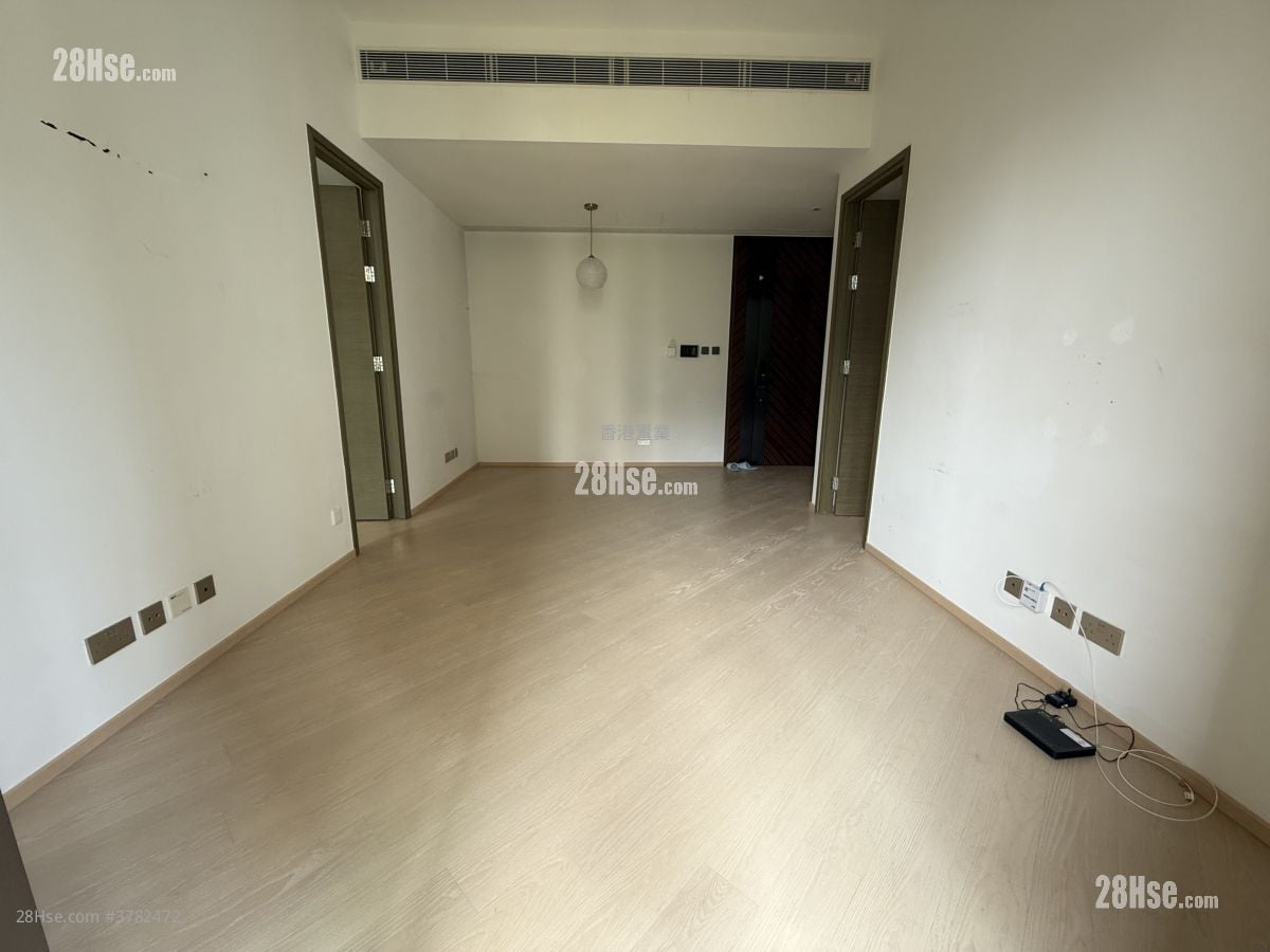 living room: Grand Homm Rental 2 Bedrooms 934 ft²