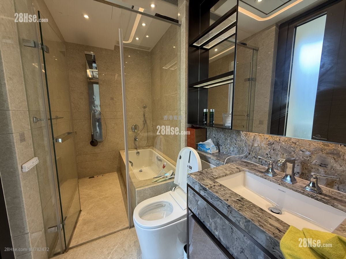 bathroom: Grand Homm Rental 2 Bedrooms 934 ft²