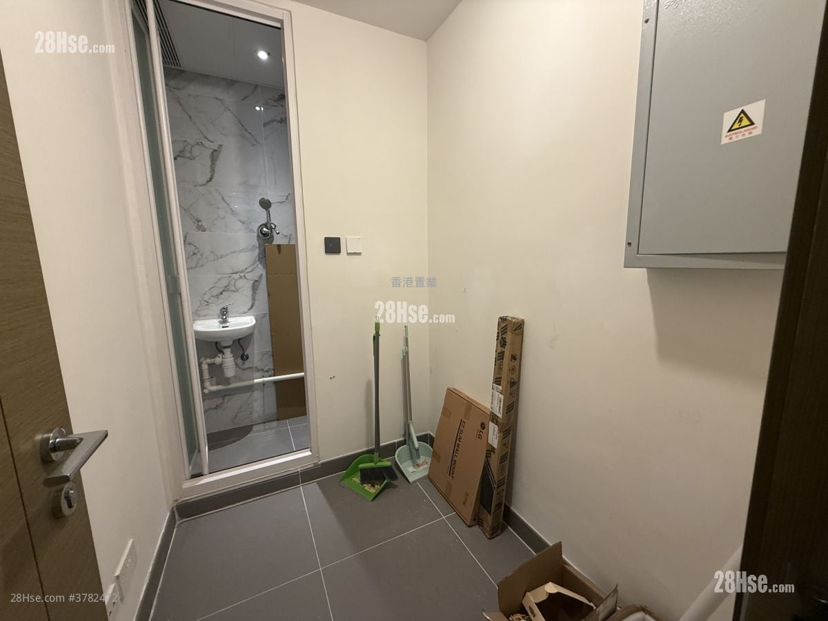 servant’s room: Grand Homm Rental 2 Bedrooms 934 ft²