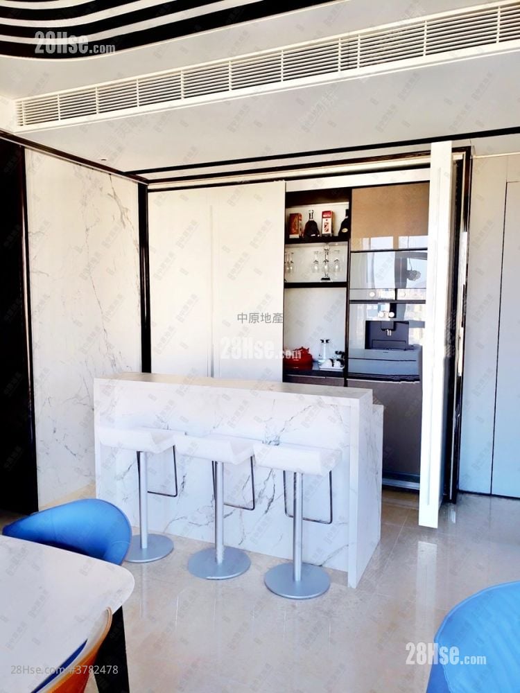 Ultima Sell 2,029 ft²