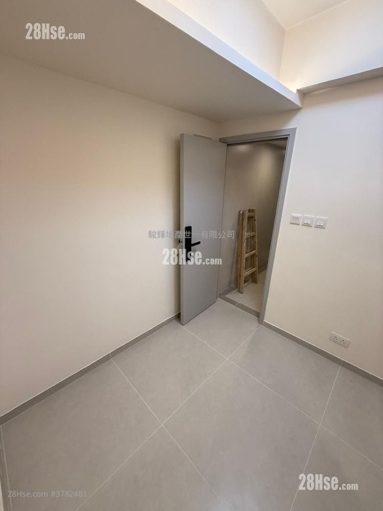 Granville Building Rental 150 ft²