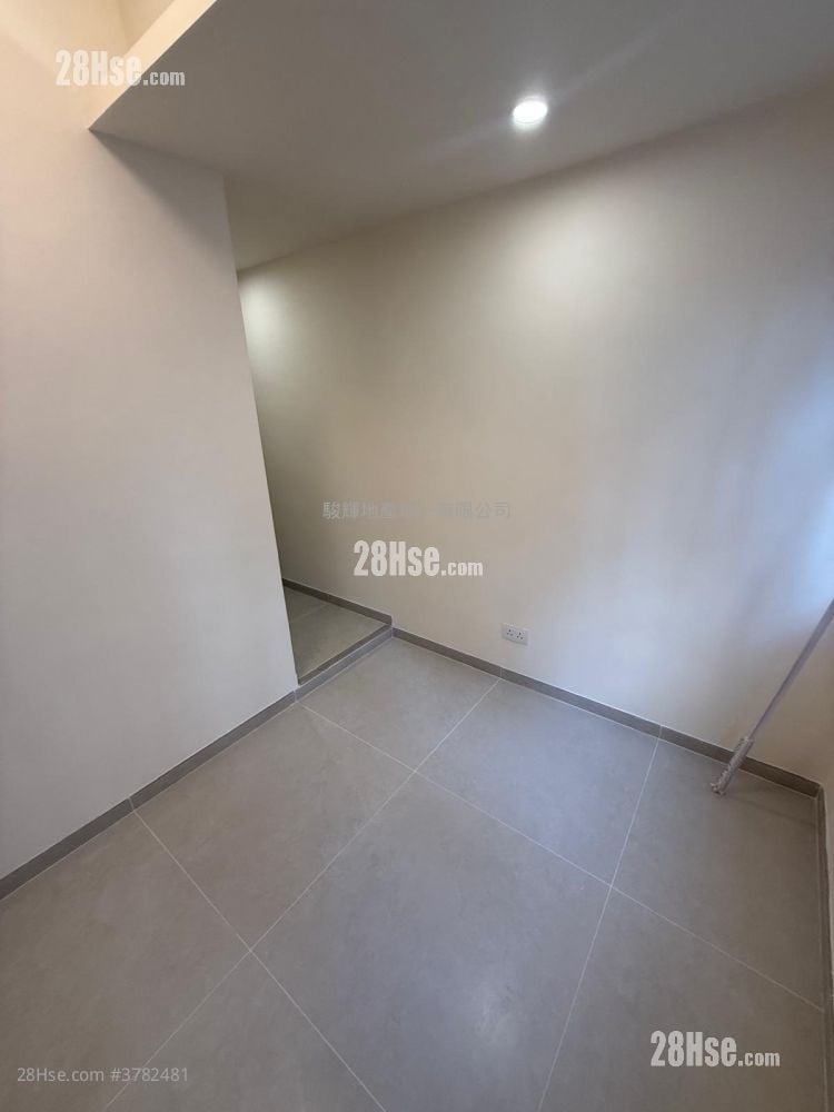 Granville Building Rental 150 ft²