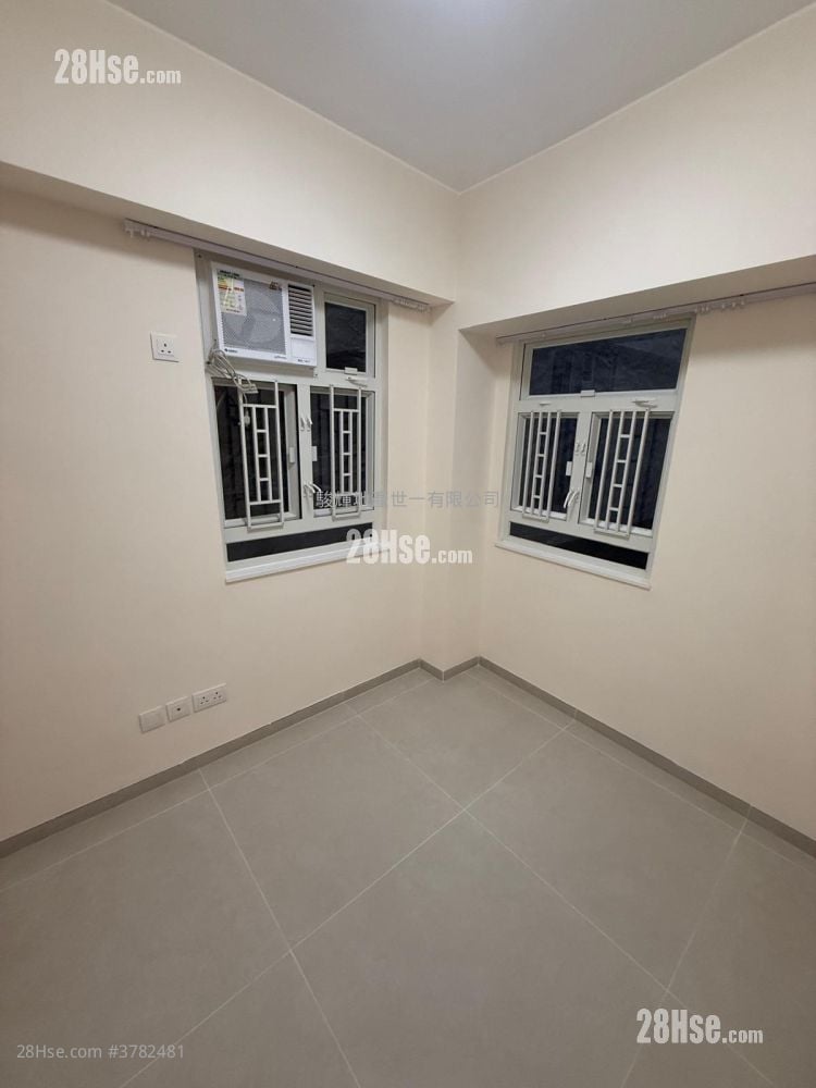 Granville Building Rental 150 ft²