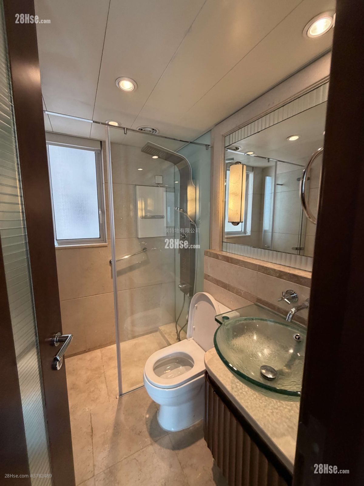 君临天下 租盘 3 房 , 2 浴室 1,076 平方尺