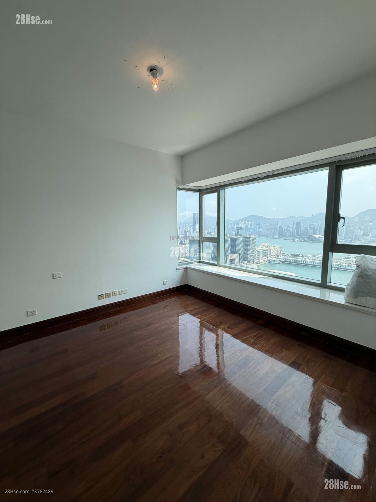 君临天下 租盘 3 房 , 2 浴室 1,076 平方尺