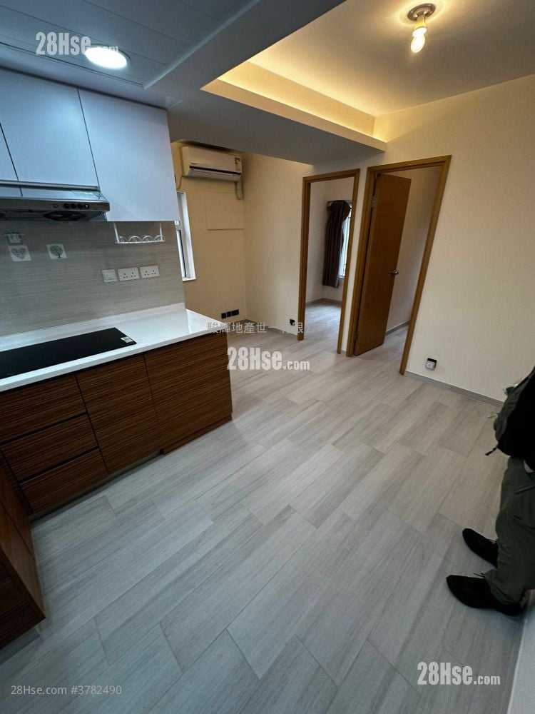 Green View Court Sell 2 Bedrooms , 1 Bathroom 326 ft²