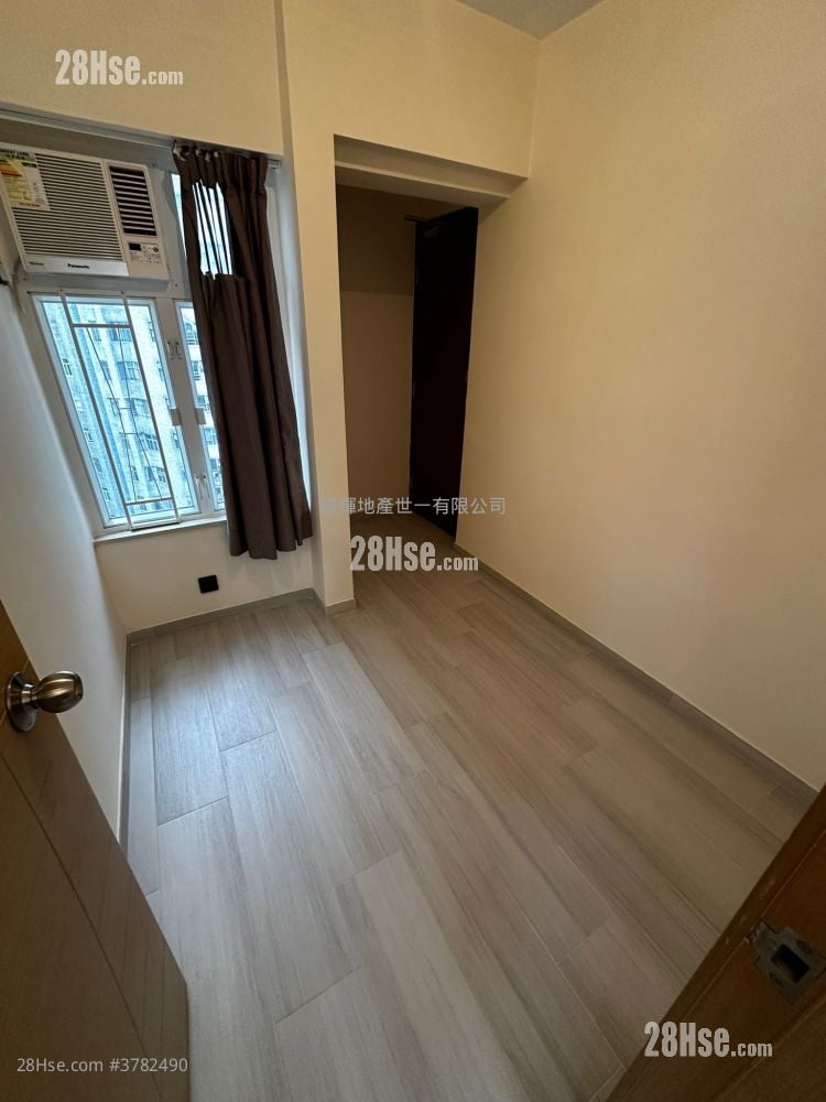 Green View Court Sell 2 Bedrooms , 1 Bathroom 326 ft²