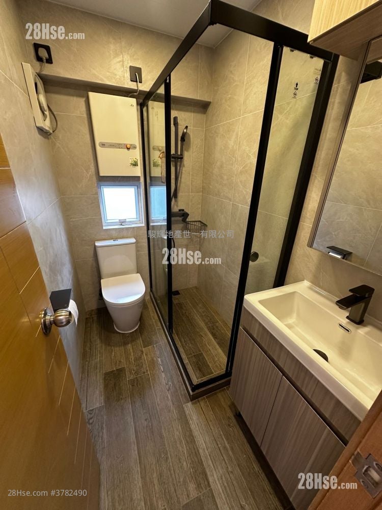 Green View Court Sell 2 Bedrooms , 1 Bathroom 326 ft²