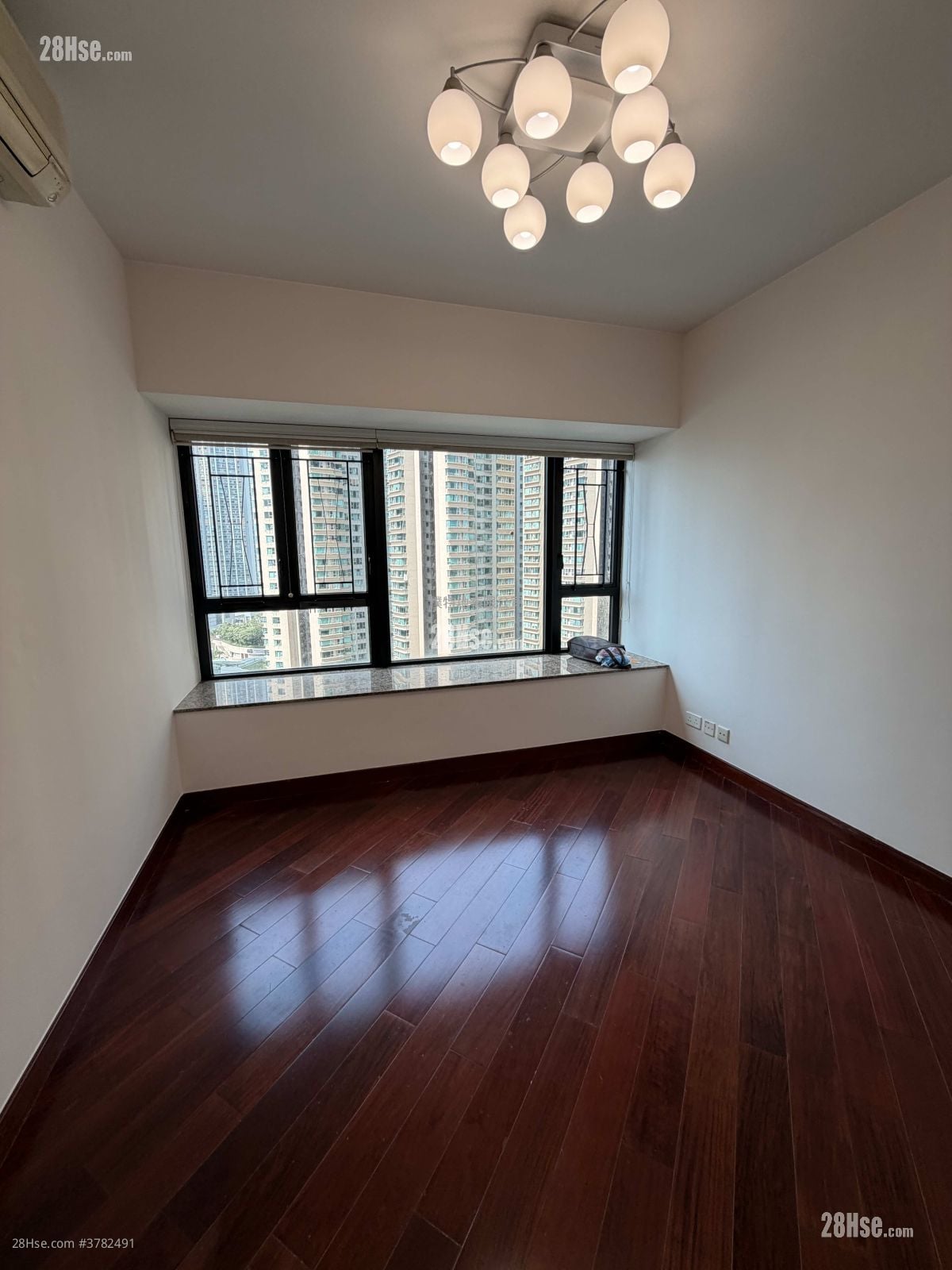 The Arch Rental 3 Bedrooms , 2 Bathrooms 786 ft²