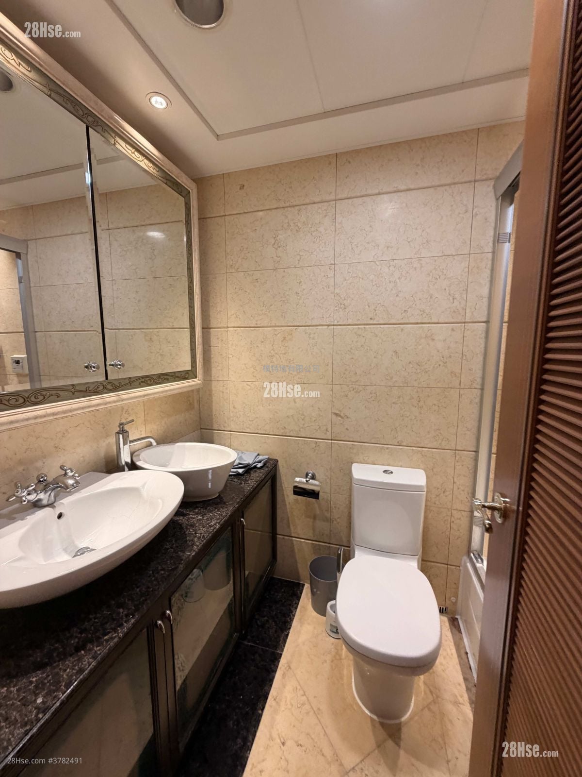 The Arch Rental 3 Bedrooms , 2 Bathrooms 786 ft²